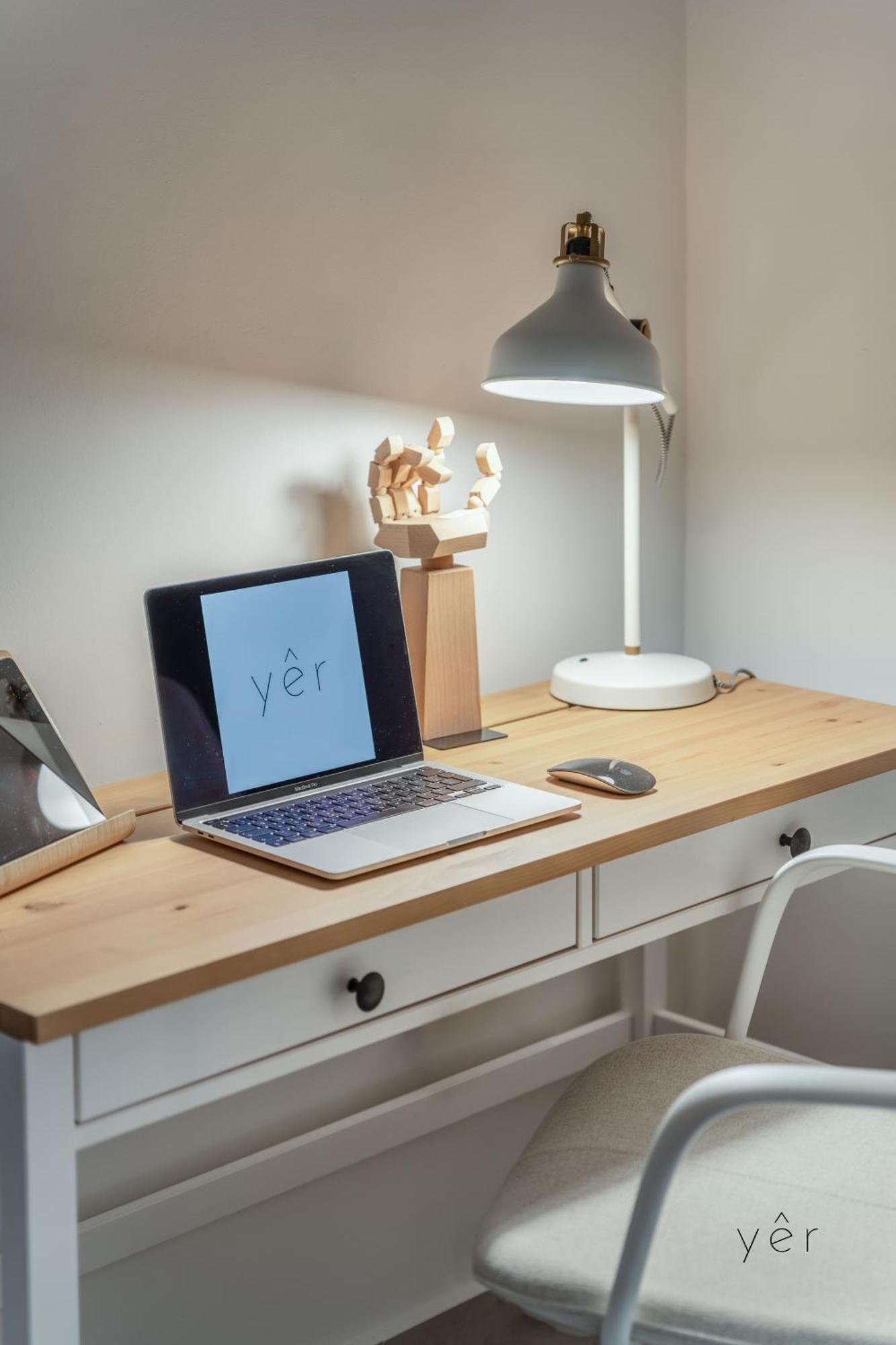 Modern Mythic Flat With Greek-inspired Artistic Apartment *